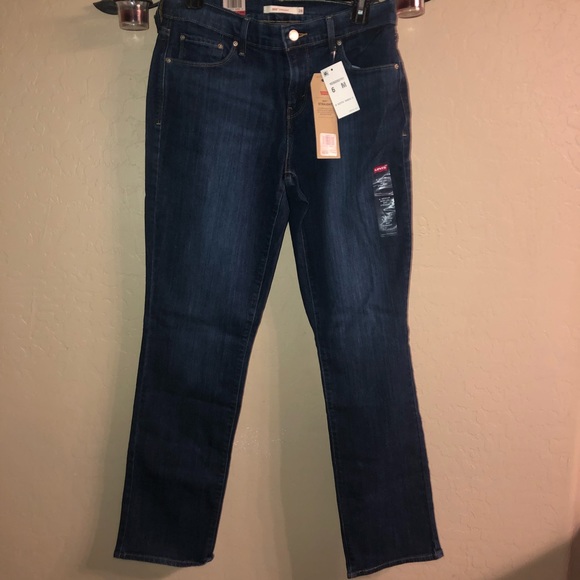 NWT- Women’s Blue Straight Leg Levi’s Jeans - Picture 6 of 6